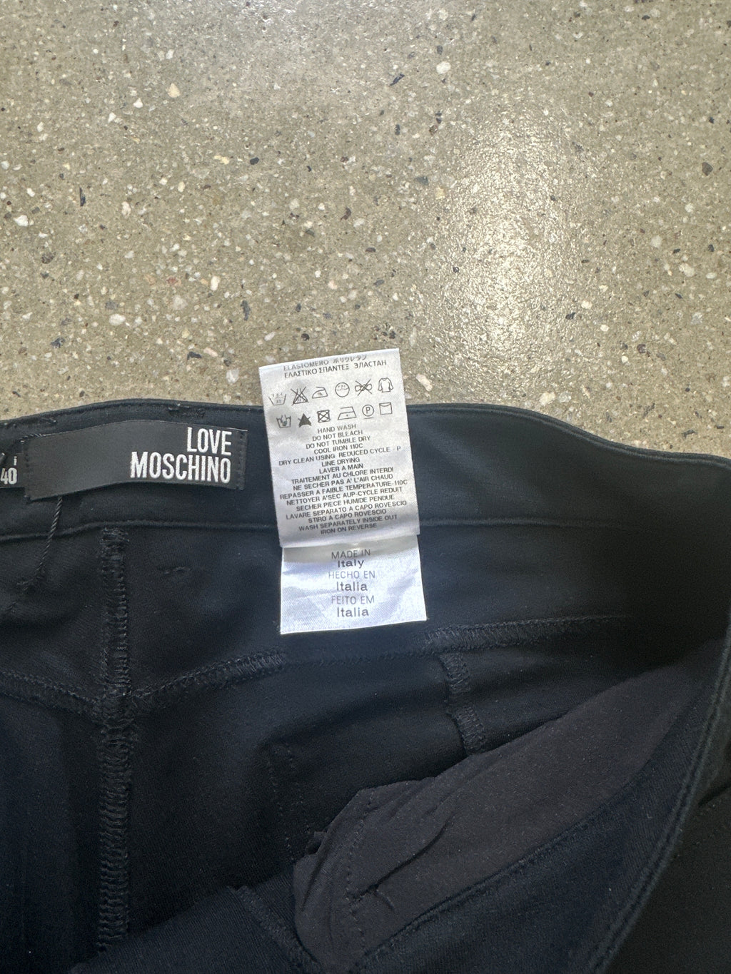 love moschino low rise stretchy capris