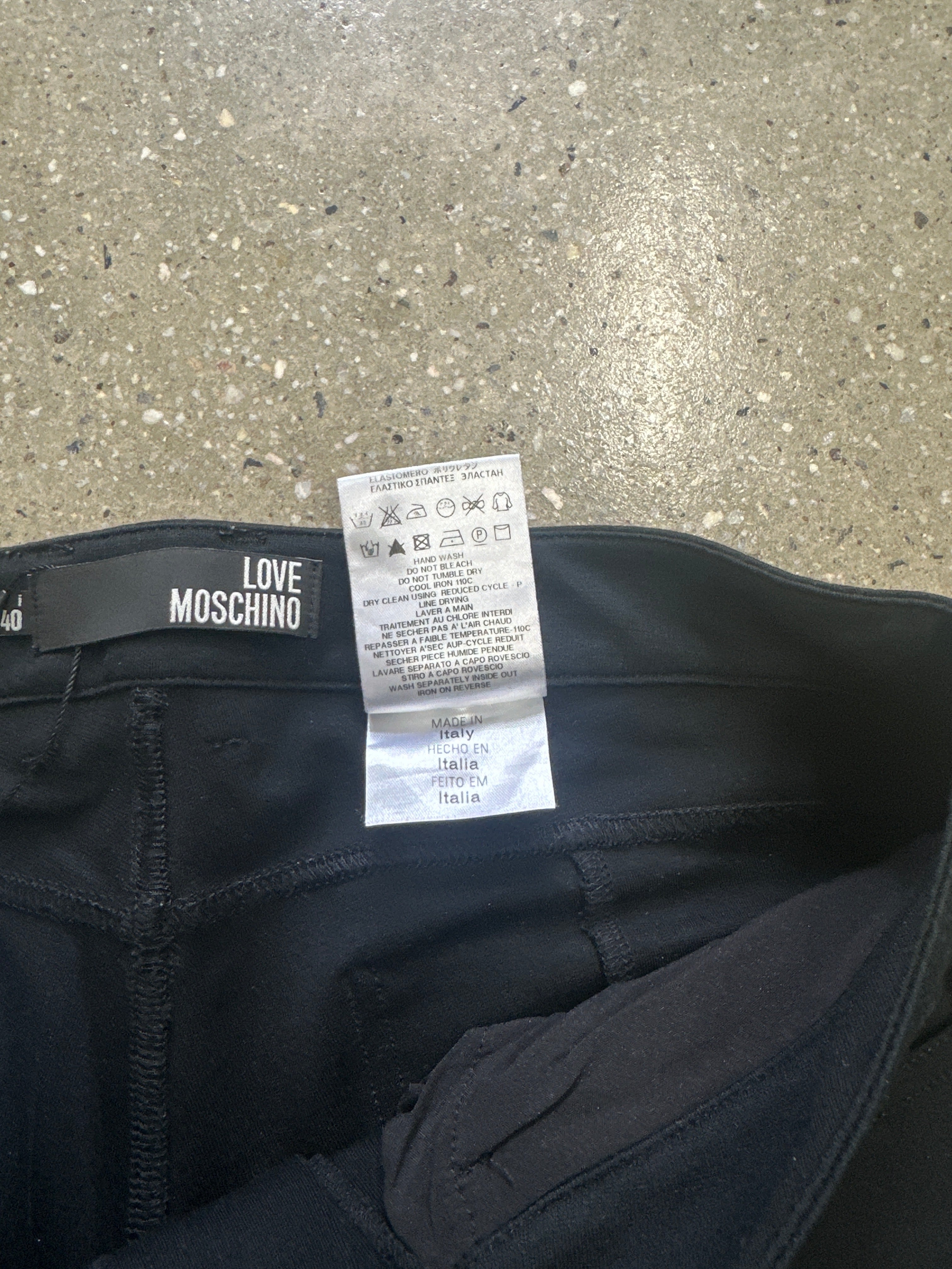 love moschino low rise stretchy capris