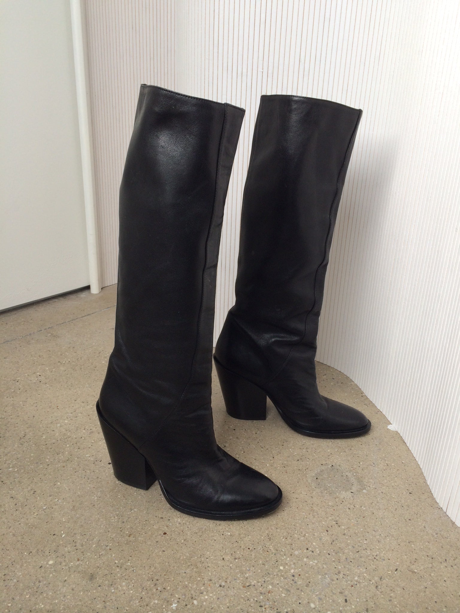 a.f. vandevorst black leather boots (38)