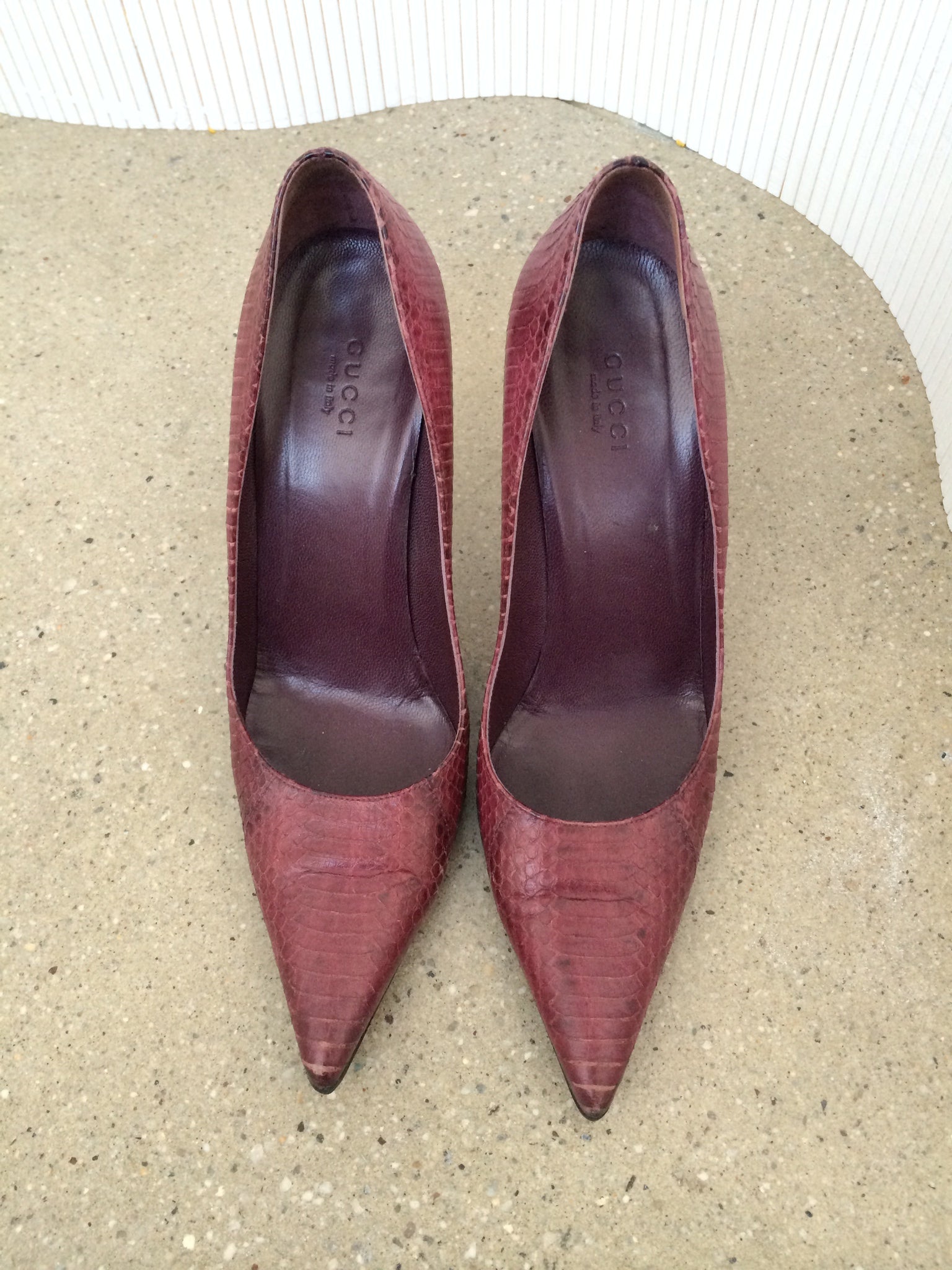 gucci snakeskin leather pointed toe heels size 7.5