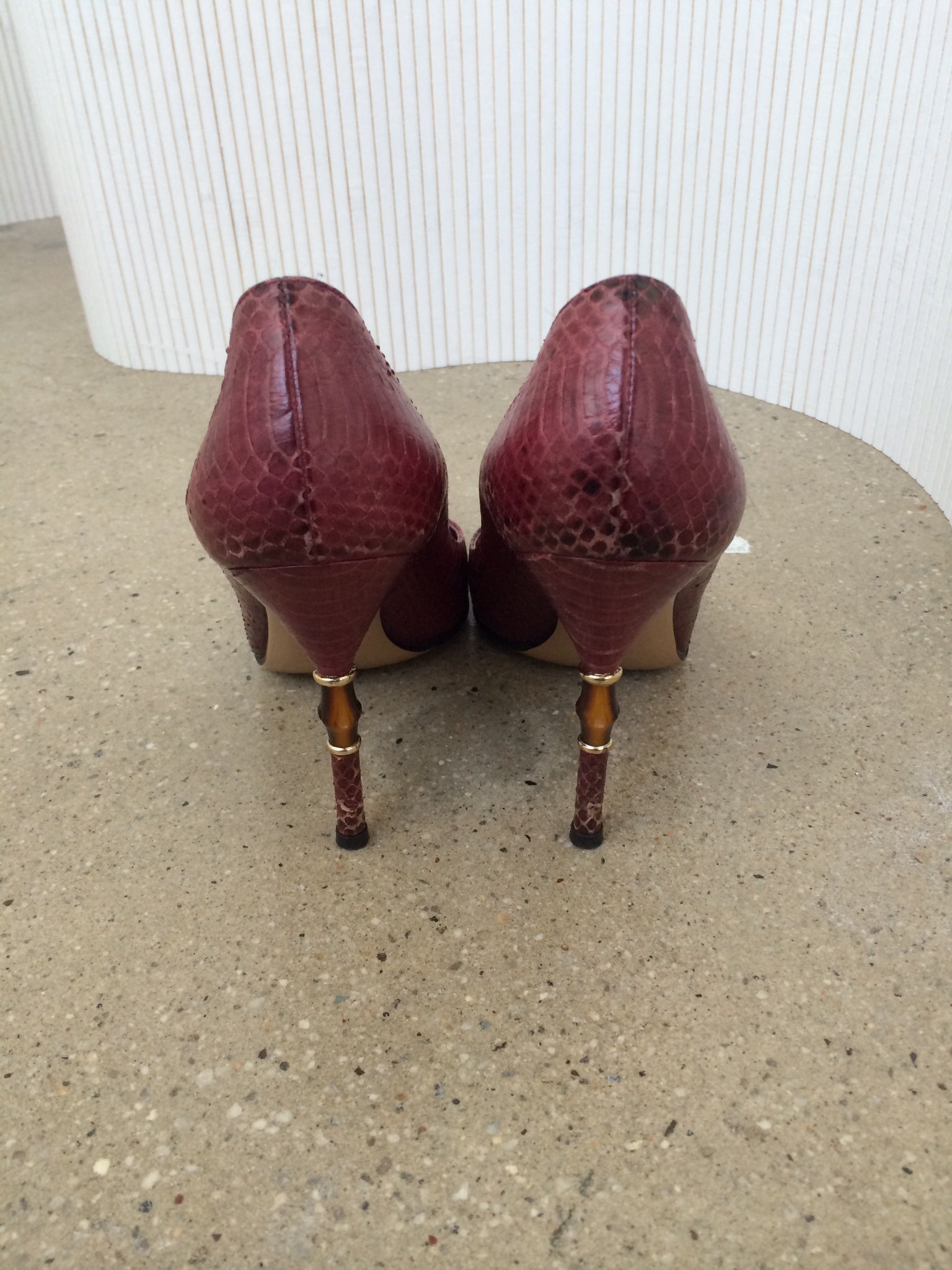 gucci snakeskin leather pointed toe heels size 7.5