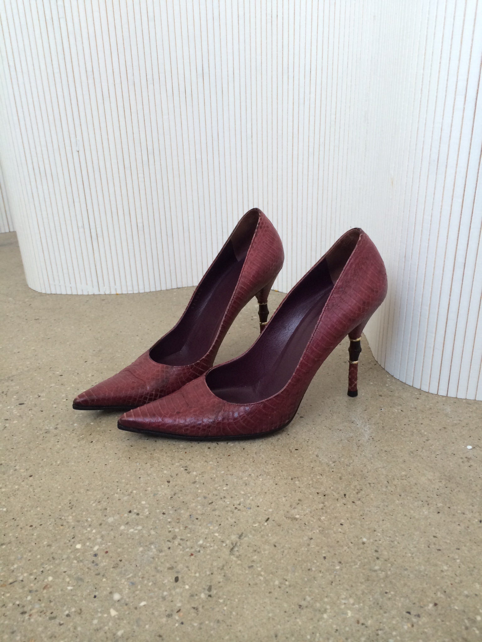 gucci snakeskin leather pointed toe heels size 7.5
